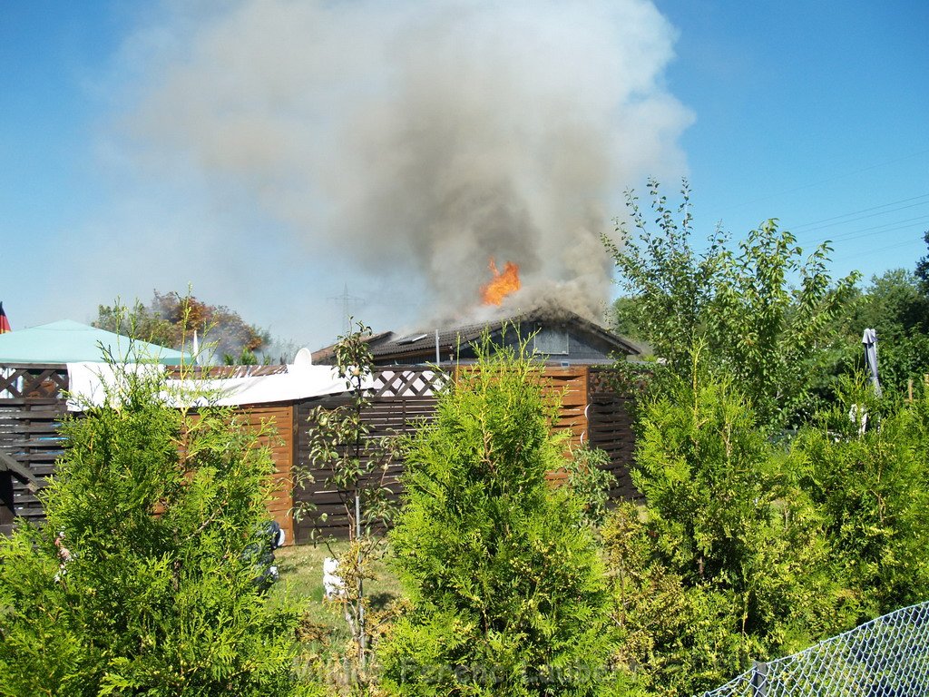 Gartenlaube in Vollbrand Koeln Poll Im Gremberger Waeldchen P014.JPG